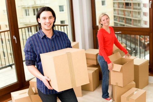 Removal truck hire service supporting a local relocation